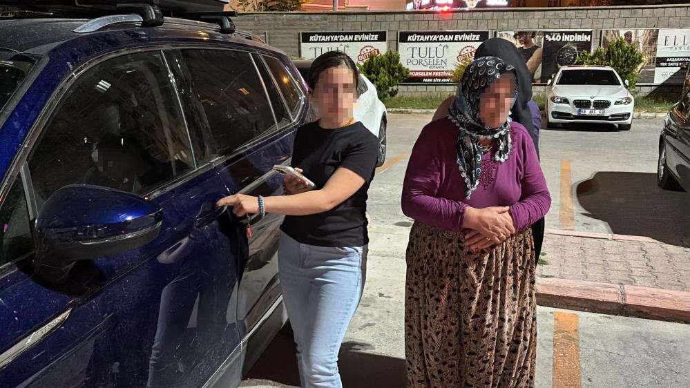 AVM otoparkında bir garip olay! 1,5 saat uğraştılar 8